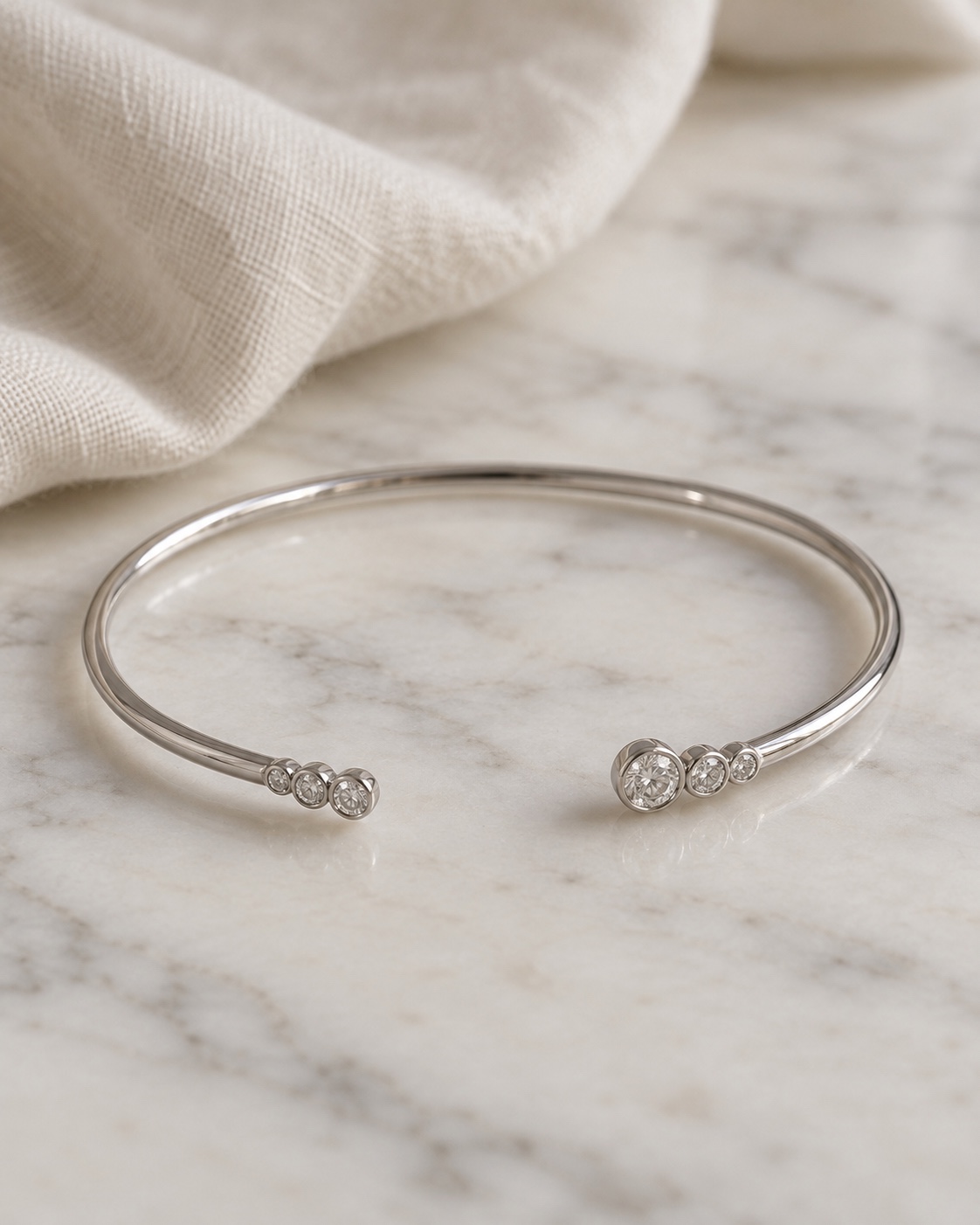 Fiorella · Cuff Abierta · pulsera en Platino con Diamante