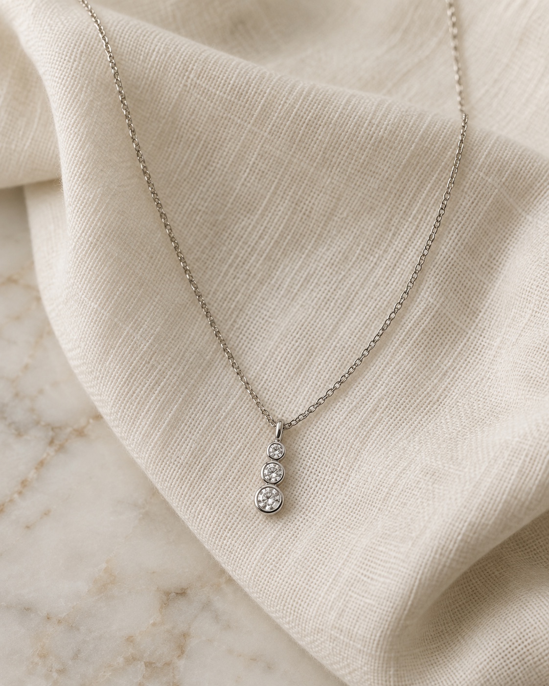 Latona · Collar Tricillo · anillo de compromiso en Platino con Diamante