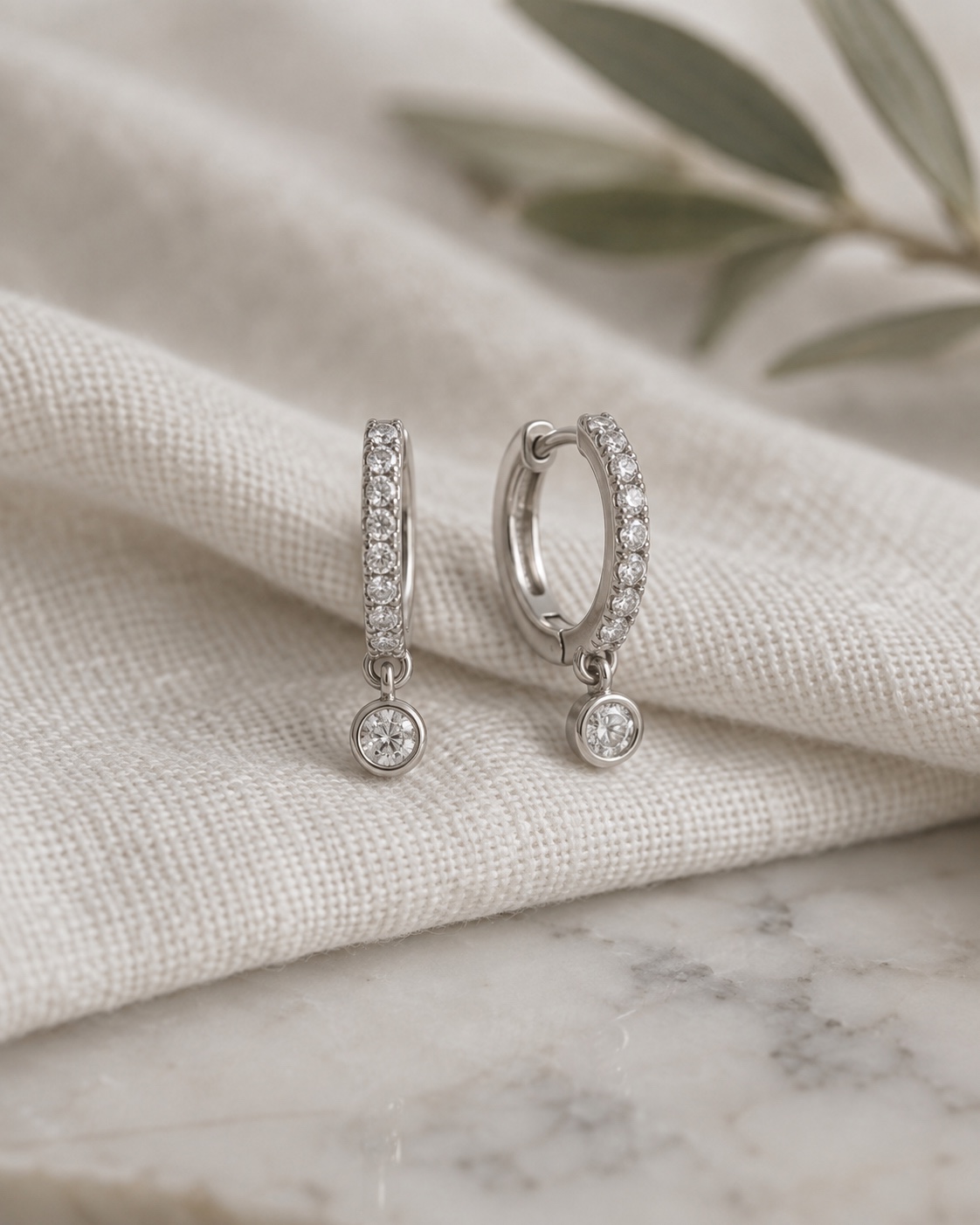 Lia · Aros con Dangle · aro en Platino con Diamante