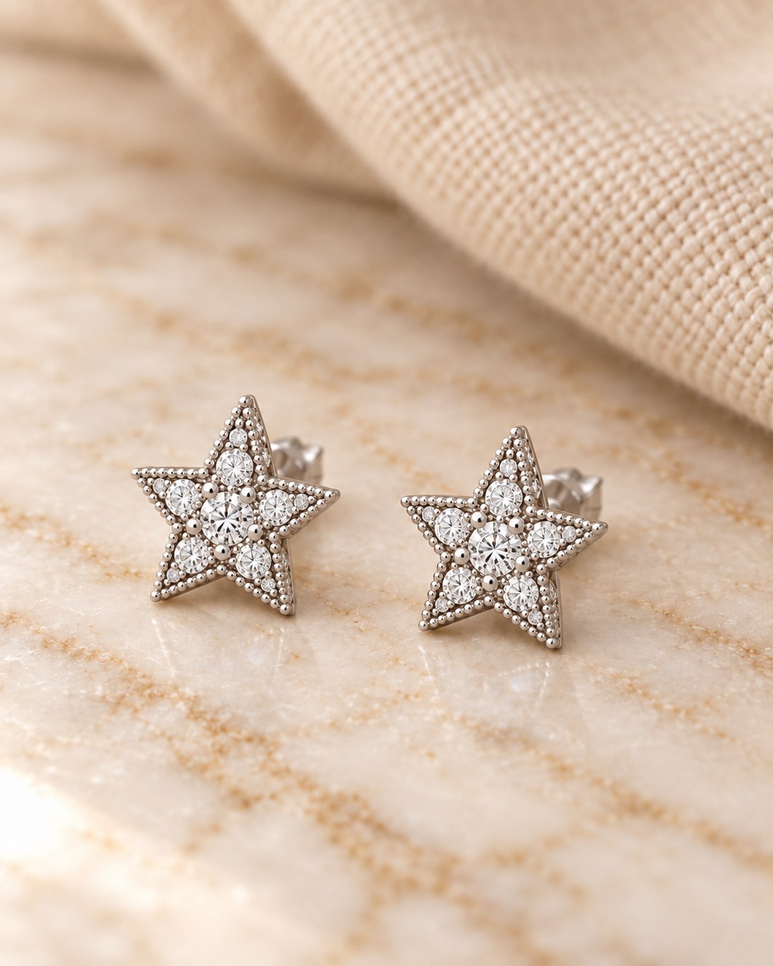 Eos · Aros Estrella Grande · anillo de compromiso en Oro 18k amarillo con Diamante, vista 2