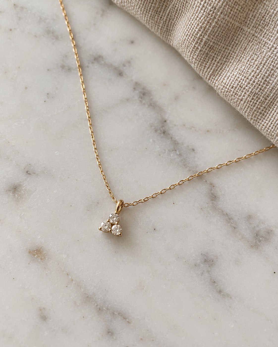 Trébol · Collar Trío Diamantes · collar en Oro 18k amarillo con Diamante