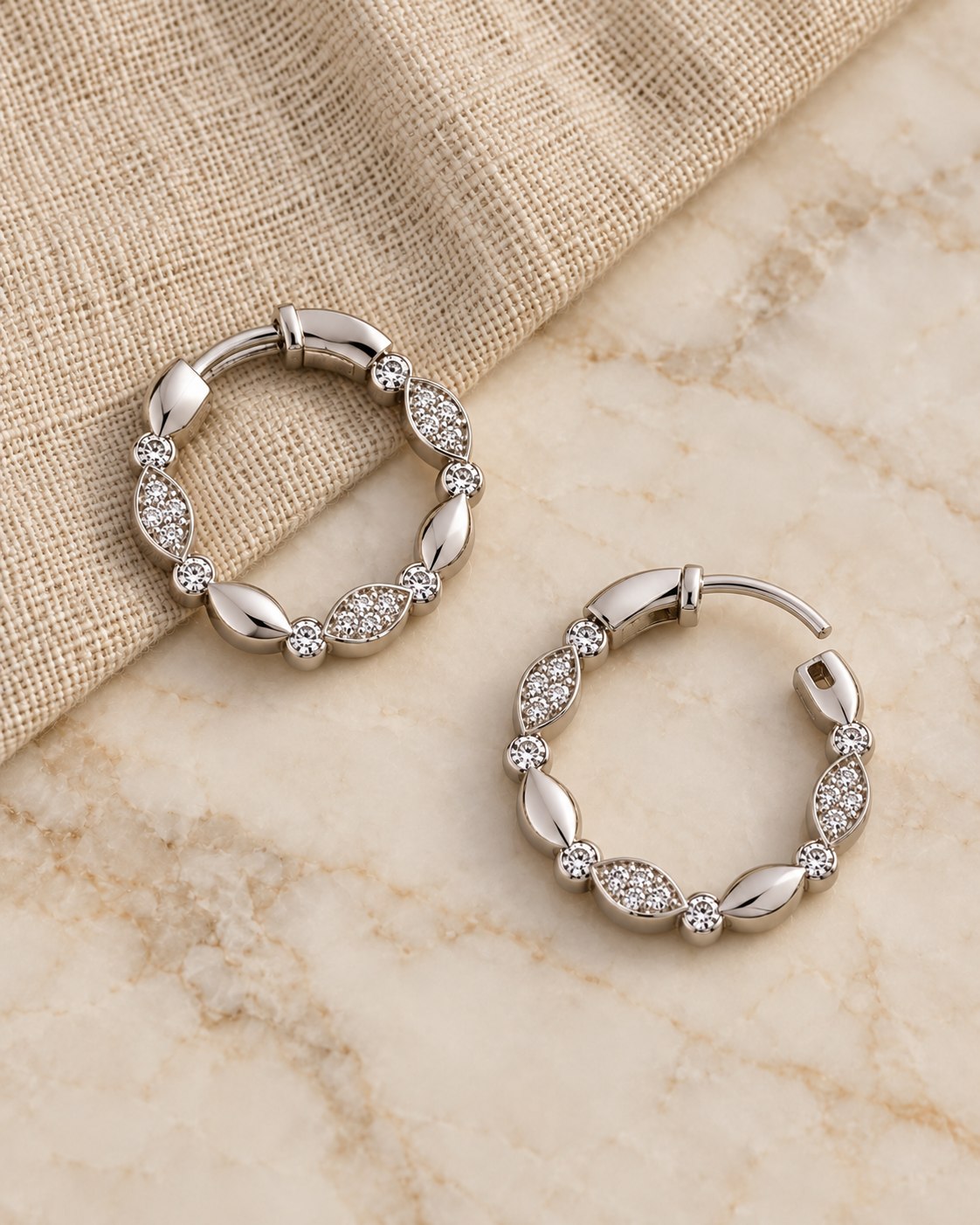 Afrodita · Aros Bolitas Eslabones · anillo de compromiso en Oro 18k amarillo con Diamante, vista 2