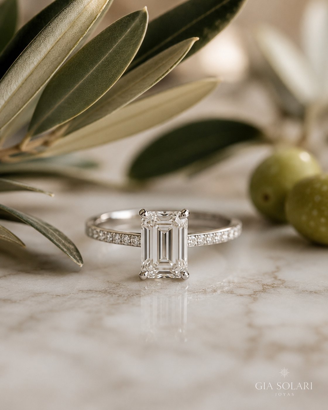 Irene · Solitario Esmeralda · anillo de compromiso en Platino con Diamante