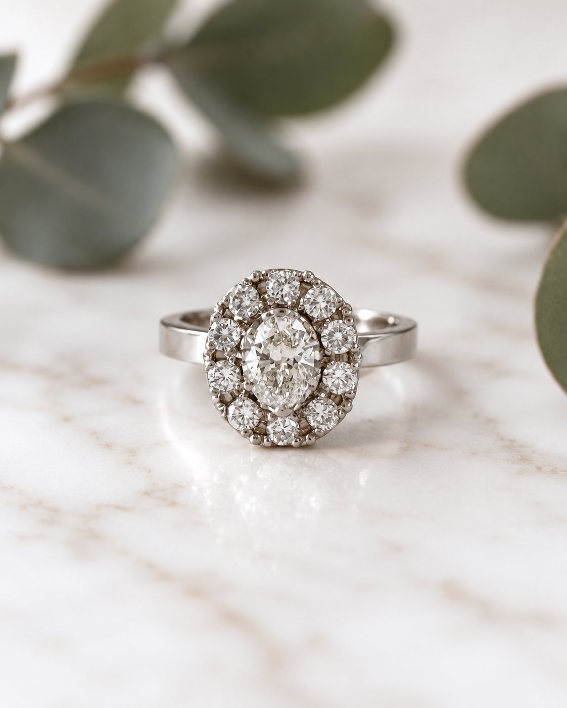 Nina · Halo Oval · anillo de compromiso en Platino con Diamante