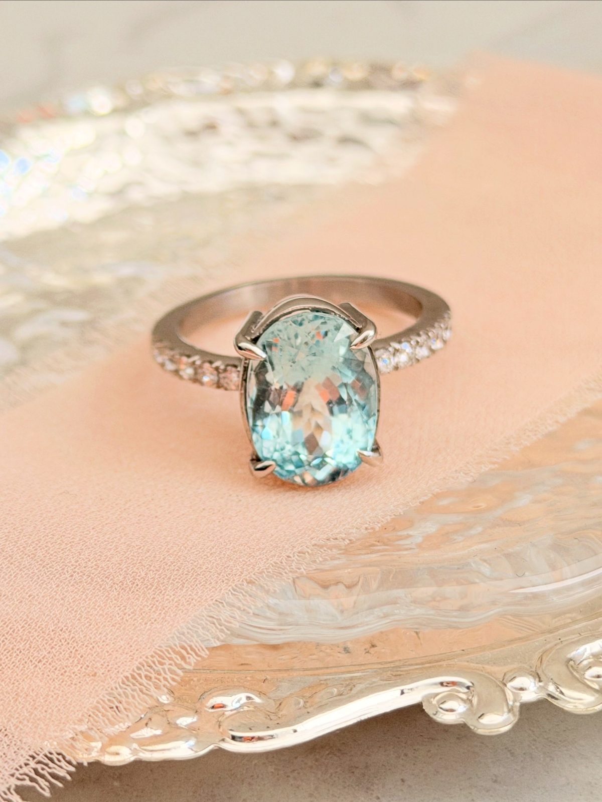 Anillo Paraíba, Turmalina Oval, Pavé Diamantes