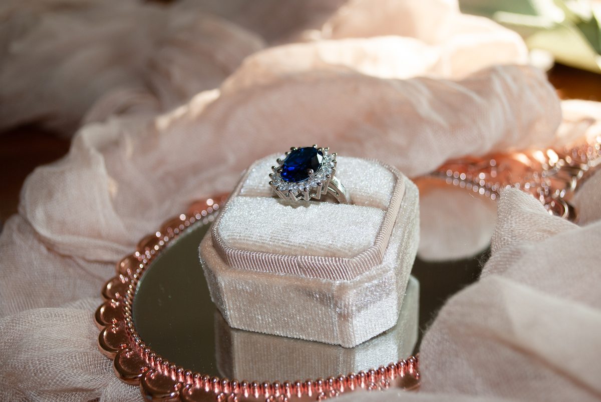 Zafiro Diana, Halo Diamantes, Bandeja